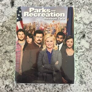 New Parks and Recreation season 2 DVD set
